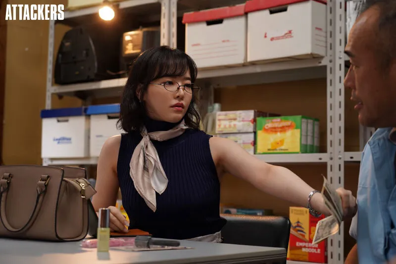 【人妻中出しNTR】肉体奉仕をさせられた万引き妻 三宮つばき