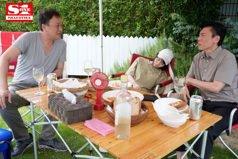 【人妻不倫NTR】あんなに嫌がっていた妻が町内会キャンプにどハマりした中年オヤジとの衝撃的なネトラレ輪姦映像 夢乃あいか