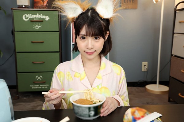 【どん兵衛 どんぎつね】【VR】天井特化アングルVR ～何もない休日に彼女とヤリまくる～ 横宮七海