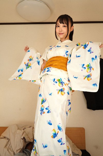 【VR】今では話しすらしない近所の幼馴染と過ごした 三日間限定の同棲生活 吉岡ひより