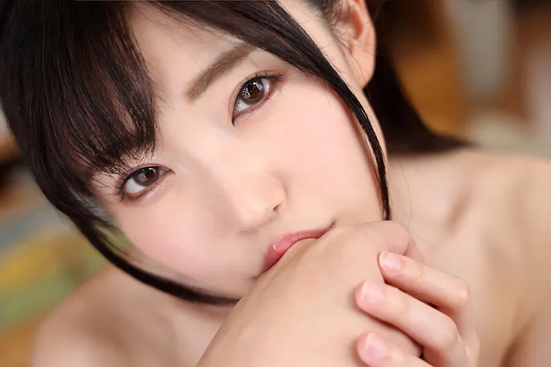 【中出し】【VR】心まで魅了する濃密なくちづけと甘いセックス… 溶けるような接吻手コキ 皆月ひかる