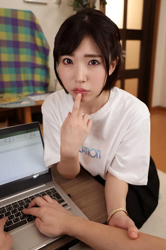 【中出し】【VR】心まで魅了する濃密なくちづけと甘いセックス… 溶けるような接吻手コキ 皆月ひかる