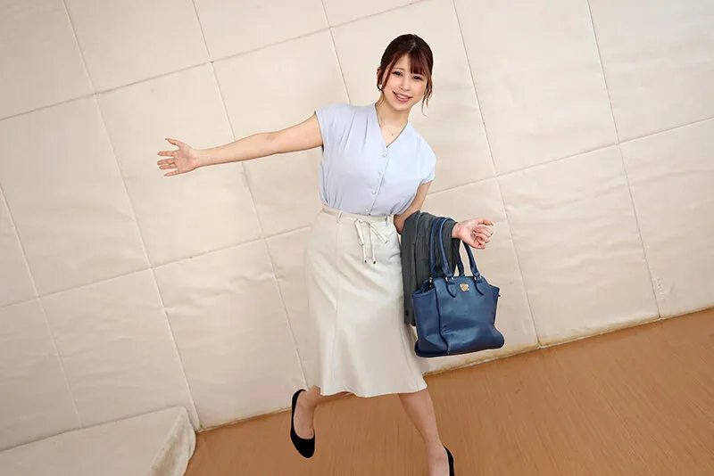 【VR】めちゃくちゃな枕営業で男なら誰でも契約してしまうという噂の爆乳セールスレディに体当たり潜入調査！！ 有岡みう