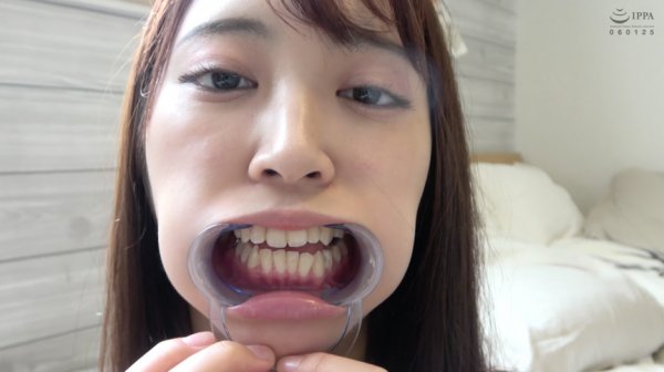 激カワ人気女優 加賀美さら チャンの激レアマウスオープナー着用して口内・歯観察＆電マ当て！