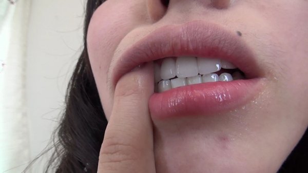 江上しほちゃんの舌・口内自撮り＆しほの指を貴方のチンポだと思ってね 2本セット