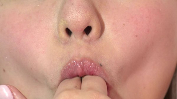 江上しほちゃんの舌・口内自撮り＆しほの指を貴方のチンポだと思ってね 2本セット