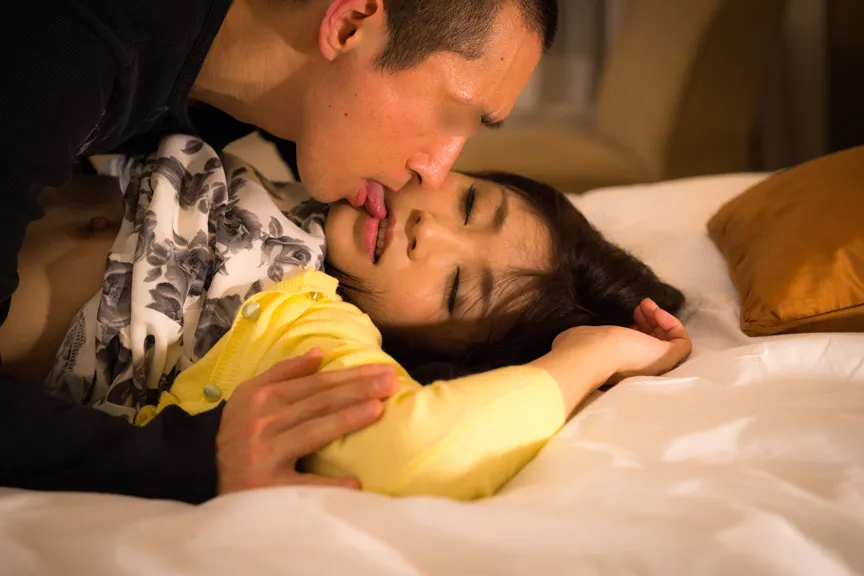 【昏睡レイプ動画流出】飲みすぎちゃってふらっふら 泥酔女子と人妻たちの無抵抗なカラダをもて遊んで犯す生挿入！！ 10人4時間