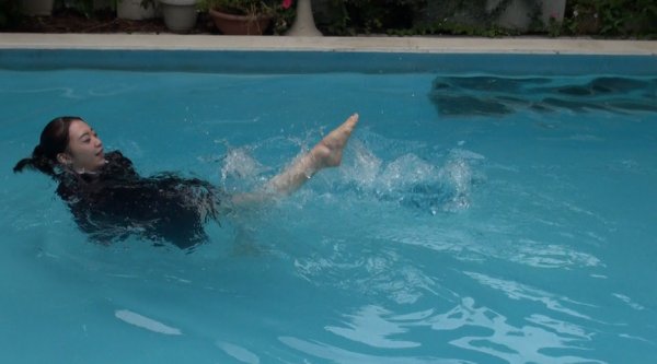 【JCセーラー服着衣水泳】卒業記念を忘れて【ウェット＆メッシー】