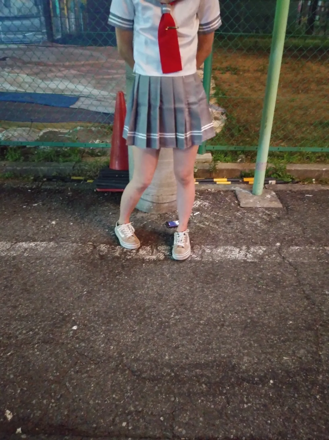 【盗撮流出】客引きアニコスコンカフェ店員に車内手コキしてもらった