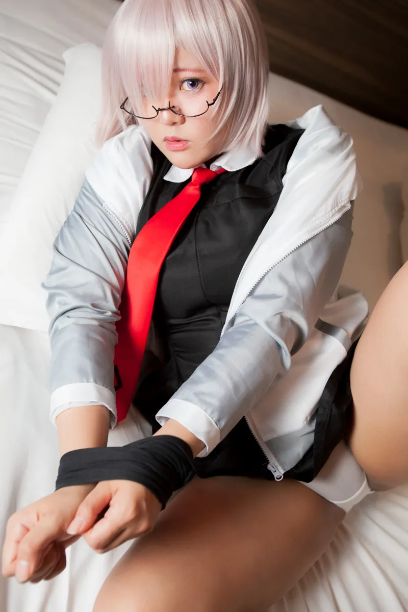 【奏】【FGO マシュ 制服×黒タイツ】先輩、コーヒーいかがですか…？