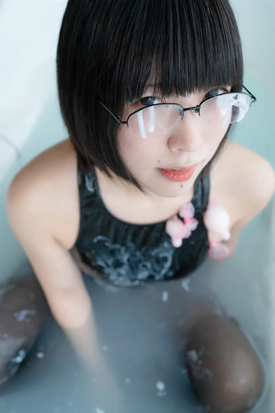 【無無田】エモエモ眼鏡のムチムチ無無田に白濁マシマシのエチエチ！【眼鏡×スク水×黒ストッキング×白濁ローション】