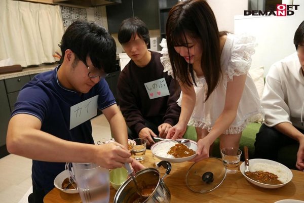 北国育ちの純朴無垢なえなちゃん(20)が童貞4人とシェアハウスで1日共同生活！暴発しても何回でも発射OK！初めての筆下ろし！！ 春日えな(仮)