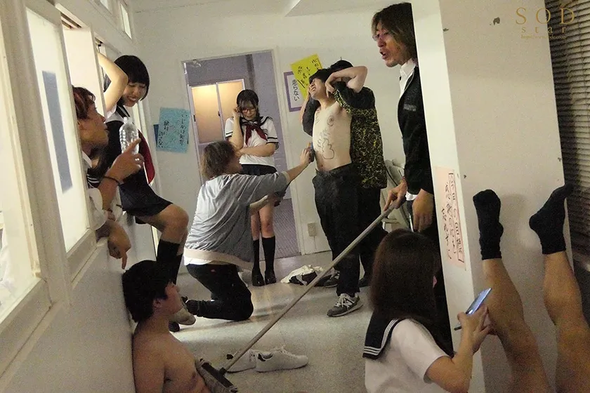 学園祭で生徒会長のももなちゃんがえっちすぎるほぼ全裸コスプレでお店は大行列！大繁盛！逆バニー・逆制服・逆チアガールで誘惑！ 恋渕ももな