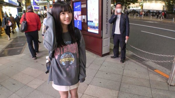 【花音うらら】マジ軟派、初撮。 1558 新宿で映えスポットを提供していたら引っかかったのは天真爛漫な美少女！グイグイ来られると弱い性格？流されSEXでイキまくり！