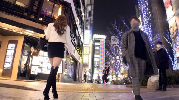 【有馬かれん】マジ軟派、初撮。 1588 お酒を飲むと警戒心0になる美脚の美女をナンパ成功！ゆっくり距離を縮めてキスをすれば目をとろんとさせて受け入れ、しなやかで柔らかいボディを触るだけでビクンと体を震わせて感じまくる！