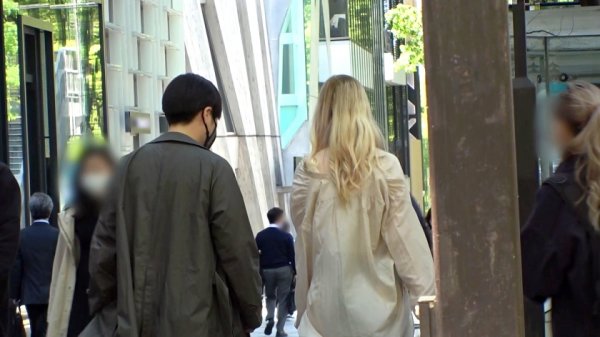 【リリー・ハート】マジ軟派、初撮。 1641 表参道を颯爽と歩く正真正銘の金髪白人美女！耳に優しく触れると呆けた表情に…押しに弱いのか、流されるまま真っ白な裸体を披露！日本人の真心こめた丁寧かつ激しいSEXに身を震わせる！！