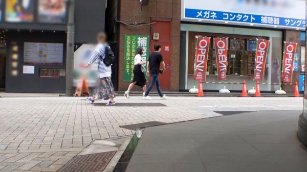 【夏音いおり】マジ軟派、初撮。 1659 落とした札束を拾ってくれた若妻をホテルに連れ込み！旦那とご無沙汰で欲求不満な心のスキマを突いてやれば…？揺れる乳！波打つ尻！豊満ボディに釘付け！