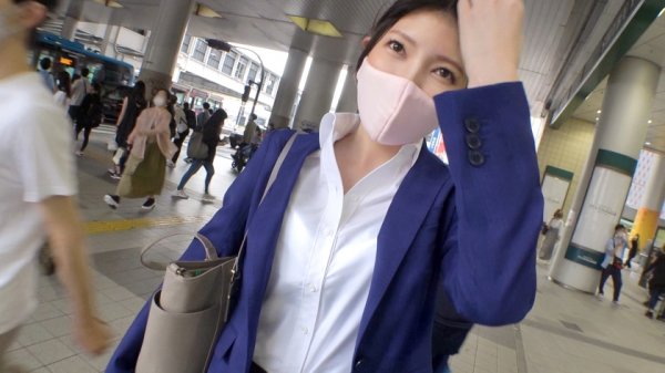 【堀越麻央】マジ軟派、初撮。 1658 スーツが似合いすぎな働くオンナをホテルに連れ込み！徐々に距離を詰めてくる男優をしかたなく受け入れてしまい…大量潮吹きでカメラを濡らし、激しいピストンにスレンダー美BODYがみだらに震える！