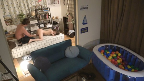 百戦錬磨のナンパ師のヤリ部屋で、連れ込みSEX隠し撮り 216 笑顔でSEXを楽しむ陽キャガールを家に連れ込み！真っ白な美尻がエロし！華奢な体に容赦なく激しいピストンを浴びせると…？吐息混じりに喘ぐ様をバッチリ盗撮！