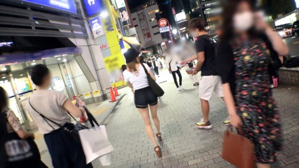 マジ軟派、初撮。 1683 汗拭きシートのモニター調査のフリしてホテルに連れ込んだ短大生！美脚×美尻！魅惑の下半身に発情した男優のSEXに甘美な声をあげる！