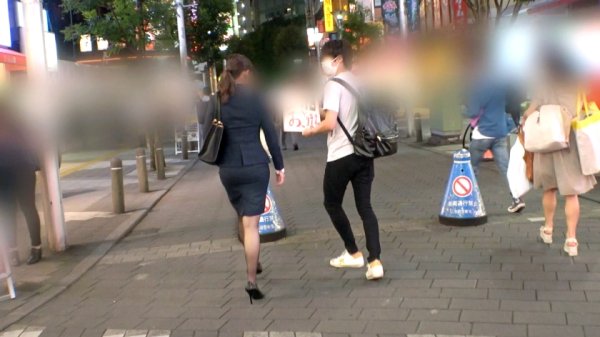 マジ軟派、初撮。 1724 上司の飲みに付き合ってウンザリ中のOLをナンパ！楽しく2軒目飲みしてホテルへお持ち帰り！手マンとチ●ポで大量潮吹き！半べそ声で喘ぎまくる！！