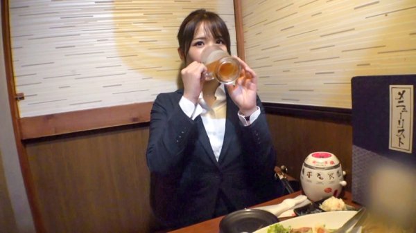 マジ軟派、初撮。 1724 上司の飲みに付き合ってウンザリ中のOLをナンパ！楽しく2軒目飲みしてホテルへお持ち帰り！手マンとチ●ポで大量潮吹き！半べそ声で喘ぎまくる！！