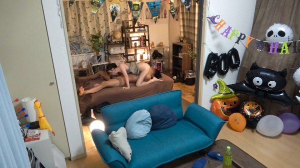 百戦錬磨のナンパ師のヤリ部屋で、連れ込みSEX隠し撮り 229 経験人数1人の激ウブ娘をヤリ部屋に連れ込み！覚悟を決めて受け入れ体制に入ってる彼女を優しく抱き寄せ…。真っ白なスレンダーのボディと国宝級の美尻！ぎこちなさがエロい！激ピストンに大声で喘ぐ姿はもっとエロい！！