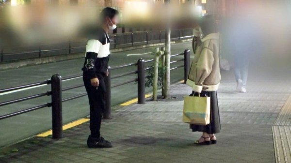 【京橋葵】マジ軟派、初撮。 1727 陰キャ彼氏がいるのに陽キャ間男と浮気Hしちゃうオタ女！「ホントはMで…責められたくて…」マッチョ男優の激しいSEXに即堕ち！大量潮吹き＆連続絶頂！大人しいふりしたムッツリスケベでごめんなさい！！所詮は強引で男らしい人に抱かれるのが好きな卑しい女なの～～～！！！！