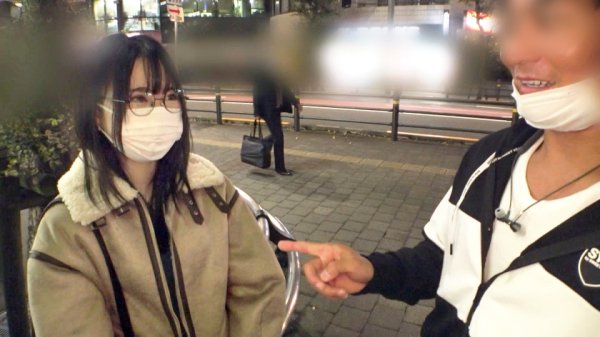 【京橋葵】マジ軟派、初撮。 1727 陰キャ彼氏がいるのに陽キャ間男と浮気Hしちゃうオタ女！「ホントはMで…責められたくて…」マッチョ男優の激しいSEXに即堕ち！大量潮吹き＆連続絶頂！大人しいふりしたムッツリスケベでごめんなさい！！所詮は強引で男らしい人に抱かれるのが好きな卑しい女なの～～～！！！！