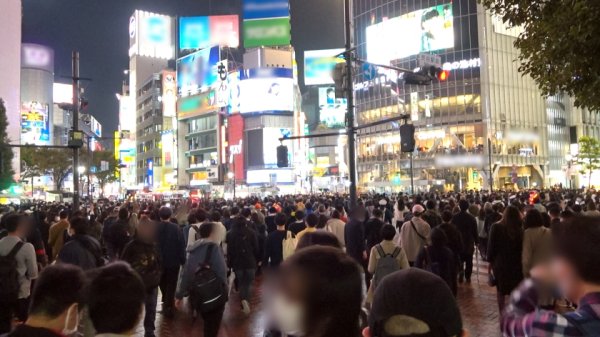 【小梅えな】【渋谷ハロウィン2021】二人組コスプレ美女をナンパ成功！Hカップの爆乳についつい目がいってしまうエロナースは甘えたがりのヤリたがりで…おっぱいを振り乱しイキまくる姿がハッピーハロウィンすぎる！！