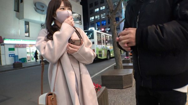 【成川芽衣】マジ軟派、初撮。 1776 吉祥寺で出会ったお姉さんは性欲たまり気味！謝礼で釣ってオナニーを見せてもらい、体が火照ったところでSEXを要求！頬ずりしたくなるプリプリ美尻は必見！