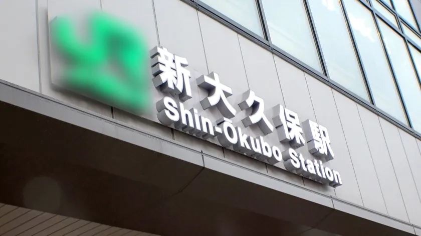 【双葉くるみ】マジ軟派、初撮。 1837 彼氏と険悪ムードの女子大生をナンパ！ホテルの窓辺でSEXしたら興奮して潮吹き！そしてイキまくり！無邪気にHを楽しむユルさがエロかわいい！！