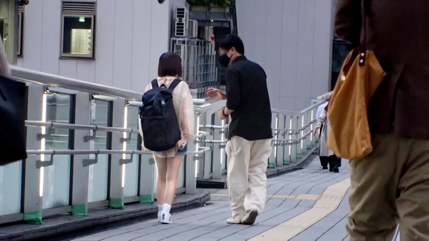 【市井結夏】マジ軟派、初撮。 1860 彼氏を地元に残し上京した現役JDを渋谷でナンパ！純粋なのは見かけだけ？テニサーの先輩と3P浮気SEXをするドスケベ娘！超敏感マ●コを突かれて中イキ連発！