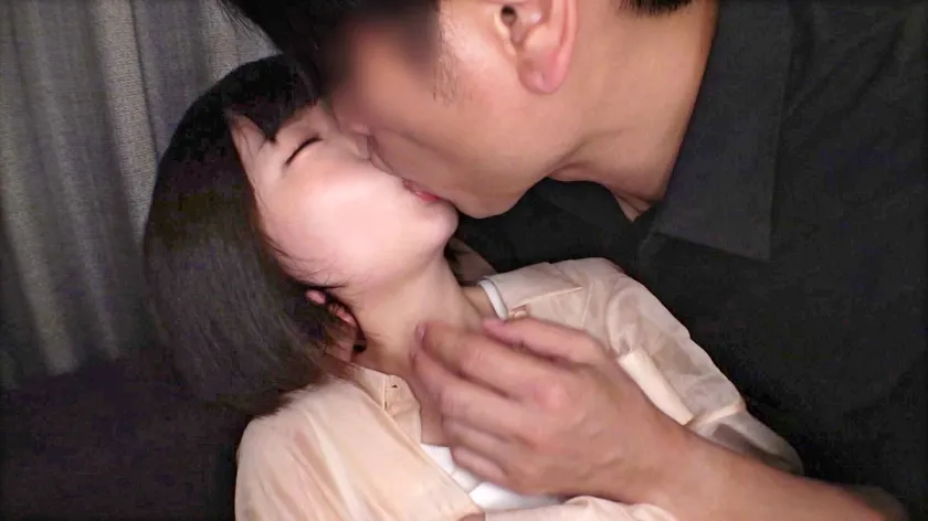 【市井結夏】マジ軟派、初撮。 1860 彼氏を地元に残し上京した現役JDを渋谷でナンパ！純粋なのは見かけだけ？テニサーの先輩と3P浮気SEXをするドスケベ娘！超敏感マ●コを突かれて中イキ連発！