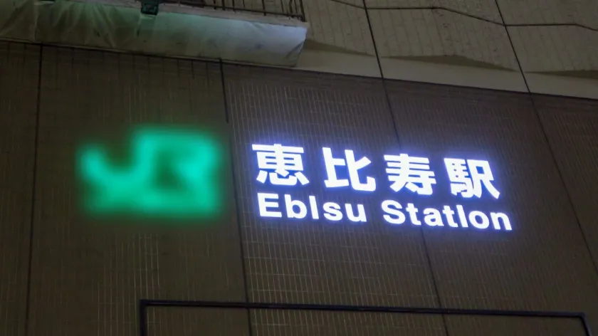 【織衣いとか】マジ軟派、初撮。 1895 【20歳そこそこにしか見えない可愛すぎる幼顔の31歳(バツ1)】日々の寂しさとムラムラを抑えきれず、初対面の男に責められ即堕ち！手首を縛られてさらに興奮！大人しい雰囲気を一蹴するようにピストンの度キャンキャン喘ぐ！！