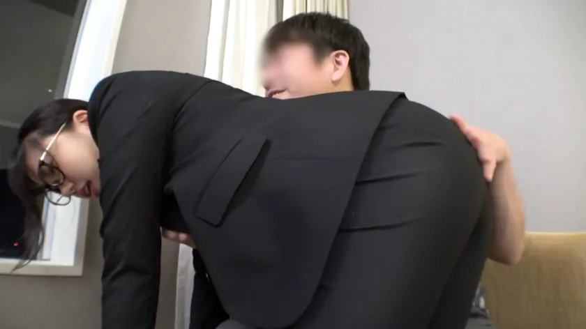 【あいのいろは】マジ軟派、初撮。 1894 内定式飲み会帰りのスーツ＆メガネのお姉さんを渋谷でナンパ！ヘベレケなスキをついて始まったSEXで、飲んだお酒が全部出たんじゃないかというほどの大量潮吹き！ハメられて嬉しそうな顔に就職祝いぶっかけ！！