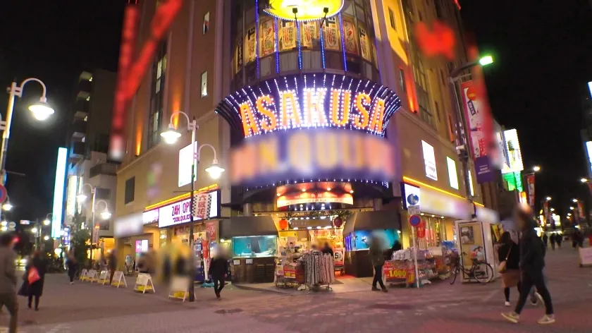 【月見伊織】マジ軟派、初撮。 1919 ざっくり開いた胸元からこぼれそうなHカップ！大人な色気漂うお姉さんと夜の浅草で飲み明かし…すっかりそういう雰囲気になったのでホテルINすると向こうもすでに準備万端！貪り合うようなベロチューからの、下品に喘ぐ性欲開放SEX！打着心地抜群のドスケベボディに目が釘付け！！