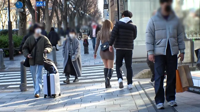 マジ軟派、初撮。 1931 【実はご奉仕好き】表参道を歩くエロニットワンピお姉さんをナンパ！サバサバしてるかと思いきや尽くすタイプ？口をすぼめてドスケベフェラ＆玉舐め手コキがヤバい！巨尻を打ちつけてくる激しい騎乗位→セルフイキで腰ビクつかせるシーンがエロすぎるので視聴者はイッちゃわないように要注意！