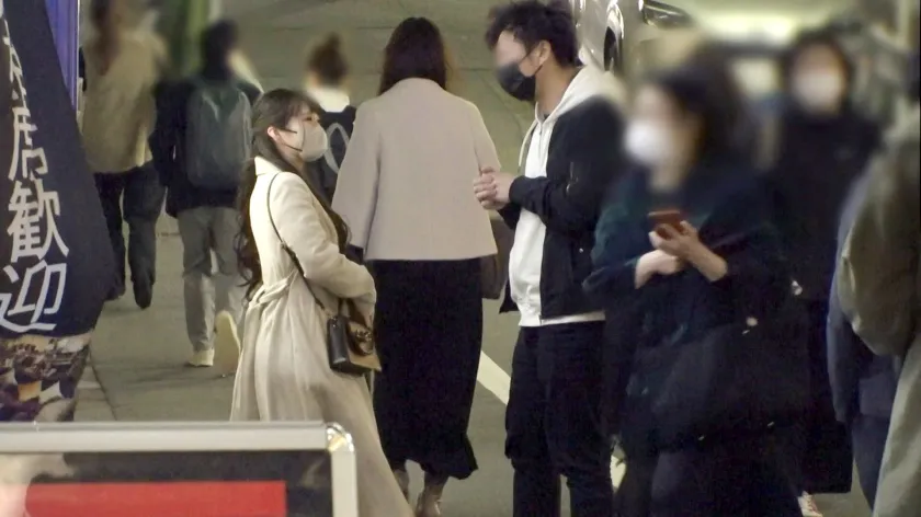 マジ軟派、初撮。 1935 メイド喫茶で働くお姉さんを休日ナンパ！内緒でイケメン客と遊んだりもするふしだらメイドはSEXに持ち込むのも超簡単！丁寧ご奉仕なフェラと喉奥イラマに悦びドMっぷりが露呈してしまう！！