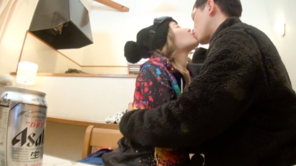 とろけるキスで鉄壁美少女のガードを溶かせ！！スレンダー巨乳（Hカップ）のスノボJDと彼に内緒でアツアツ浮気SEX！！！