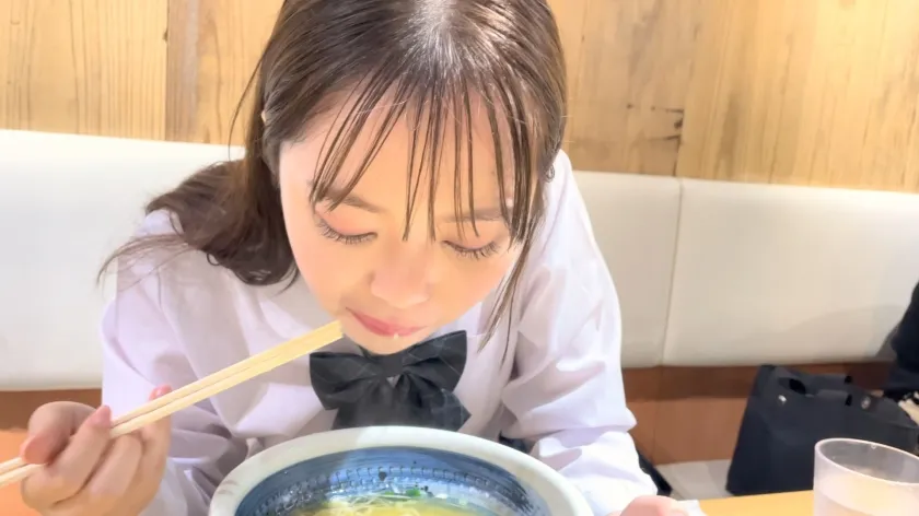 【百瀬あすか】【JK】母子家庭で生活費を稼ぐ為に裏垢やってるJ●。可愛い顔して岩のりみたいな剛毛おま●こに生中出しハメ撮り！！