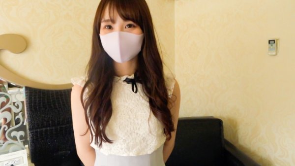 見た目は清楚系だけど実はチンポ大好きなスケベ娘【ひかるちゃん(22歳)】の子宮にどっぷりザーメンを流し込む生ハメSEX！！