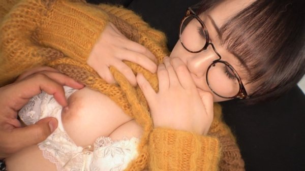 【初撮り】【初心な美白肌】【好奇心旺盛早熟ムスメ】経験人数1人だけの初心なメガネ少女が登場。夢を追いかける役者の卵が、カメラの前で本能のままに痴態を晒して.. ネットでAV応募→AV体験撮影 1693